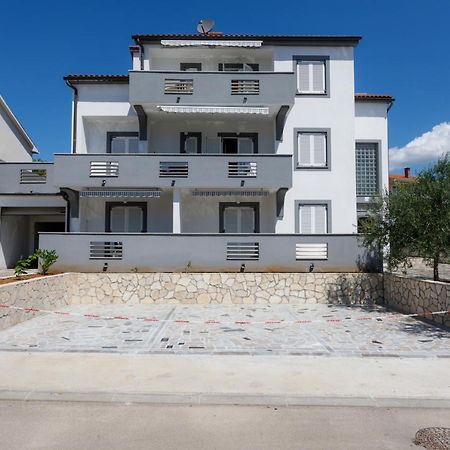 Apartments Lacic Đảo Krk Ngoại thất bức ảnh