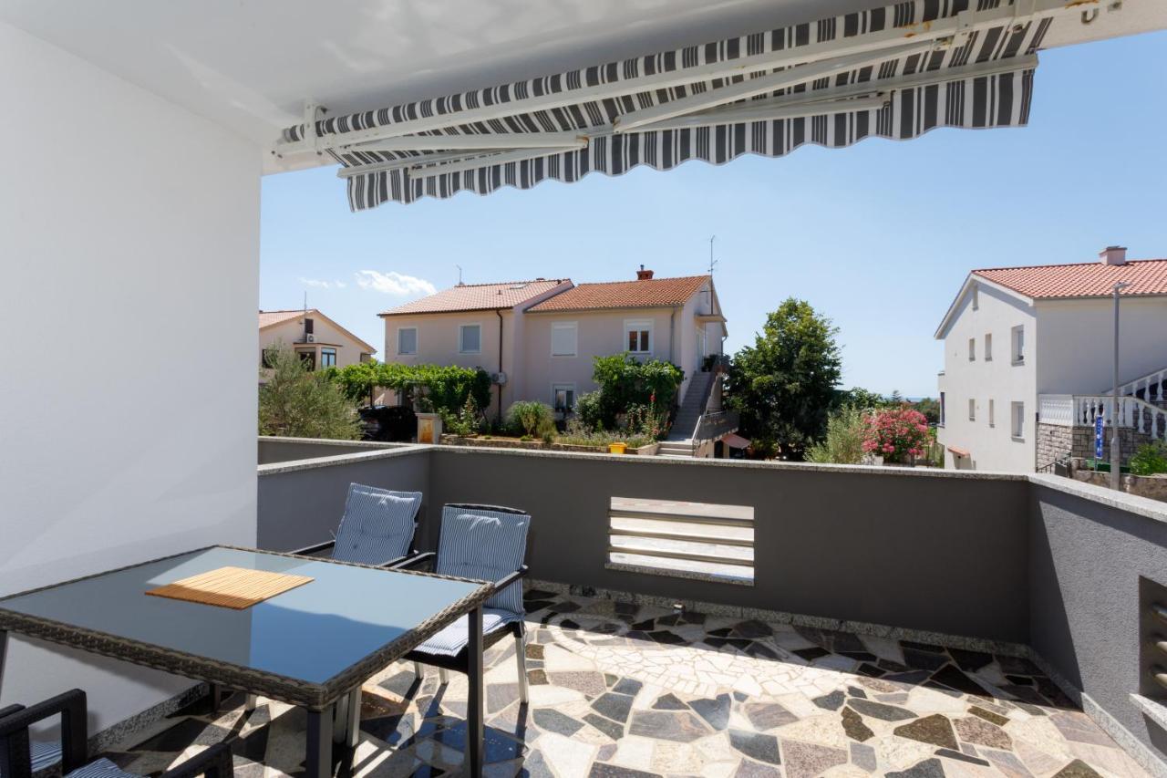Apartments Lacic Đảo Krk Ngoại thất bức ảnh