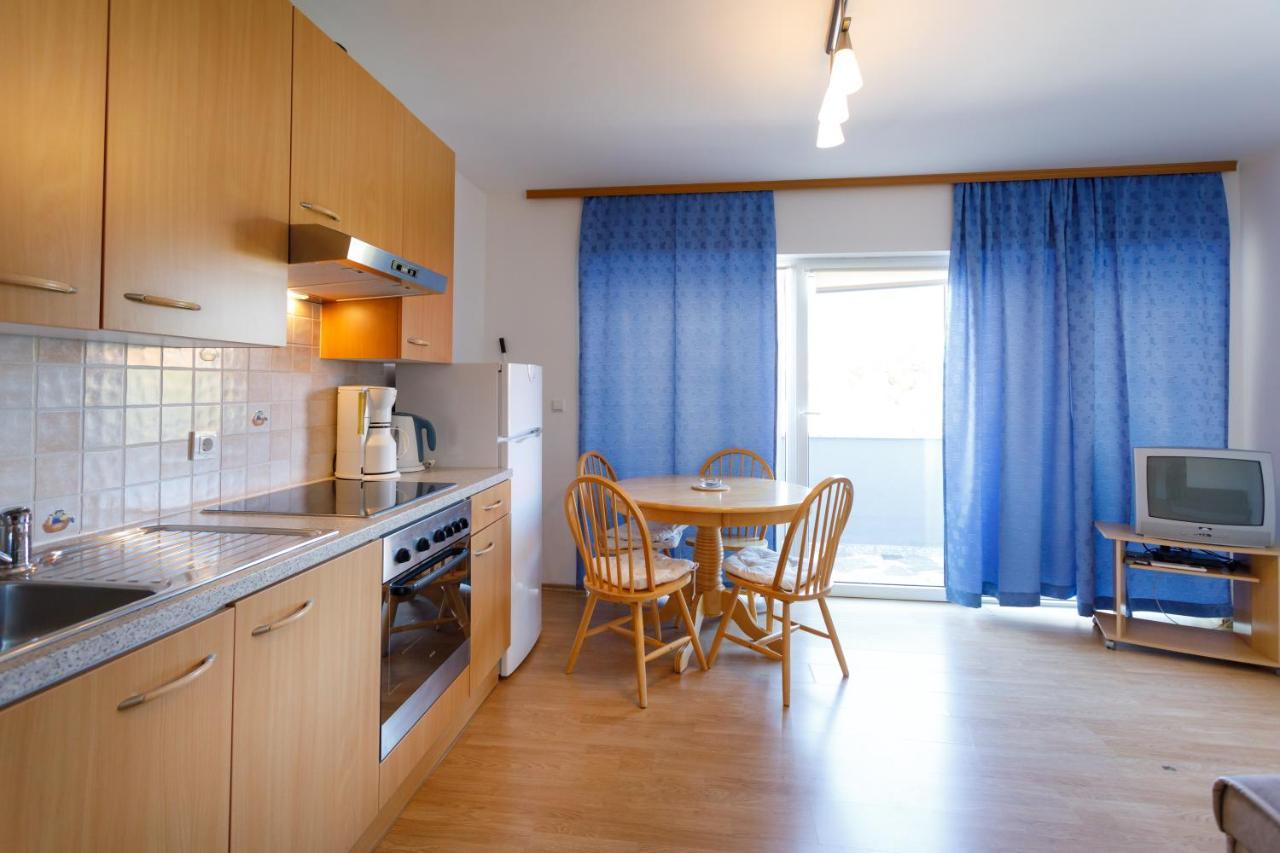 Apartments Lacic Đảo Krk Ngoại thất bức ảnh