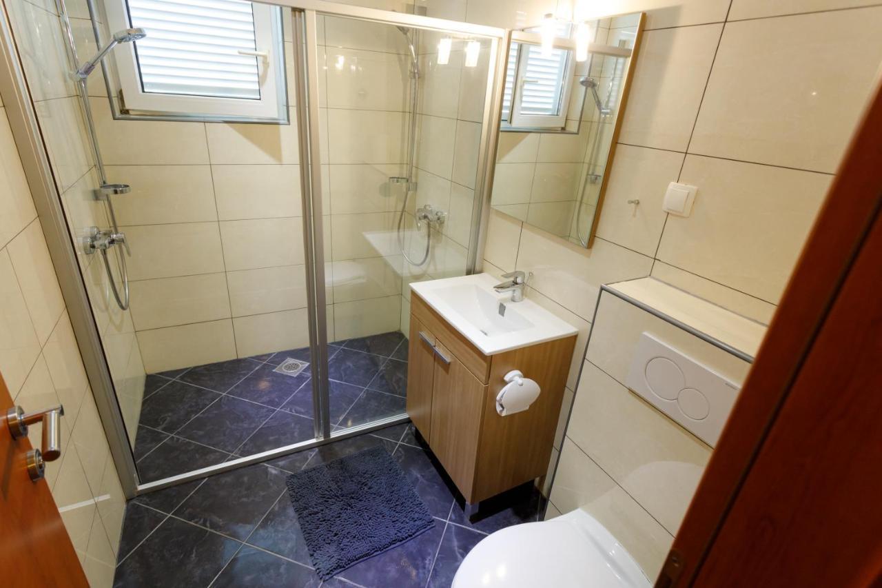 Apartments Lacic Đảo Krk Ngoại thất bức ảnh