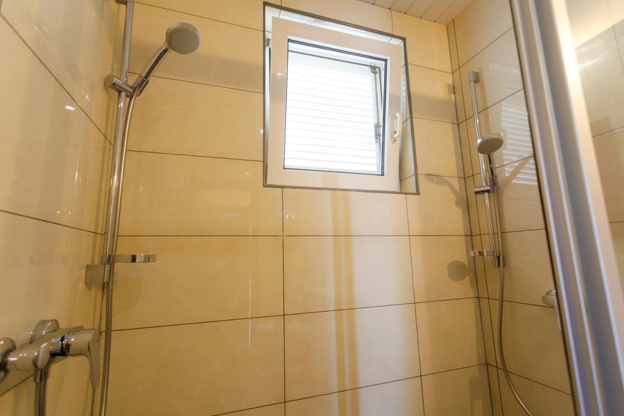 Apartments Lacic Đảo Krk Ngoại thất bức ảnh