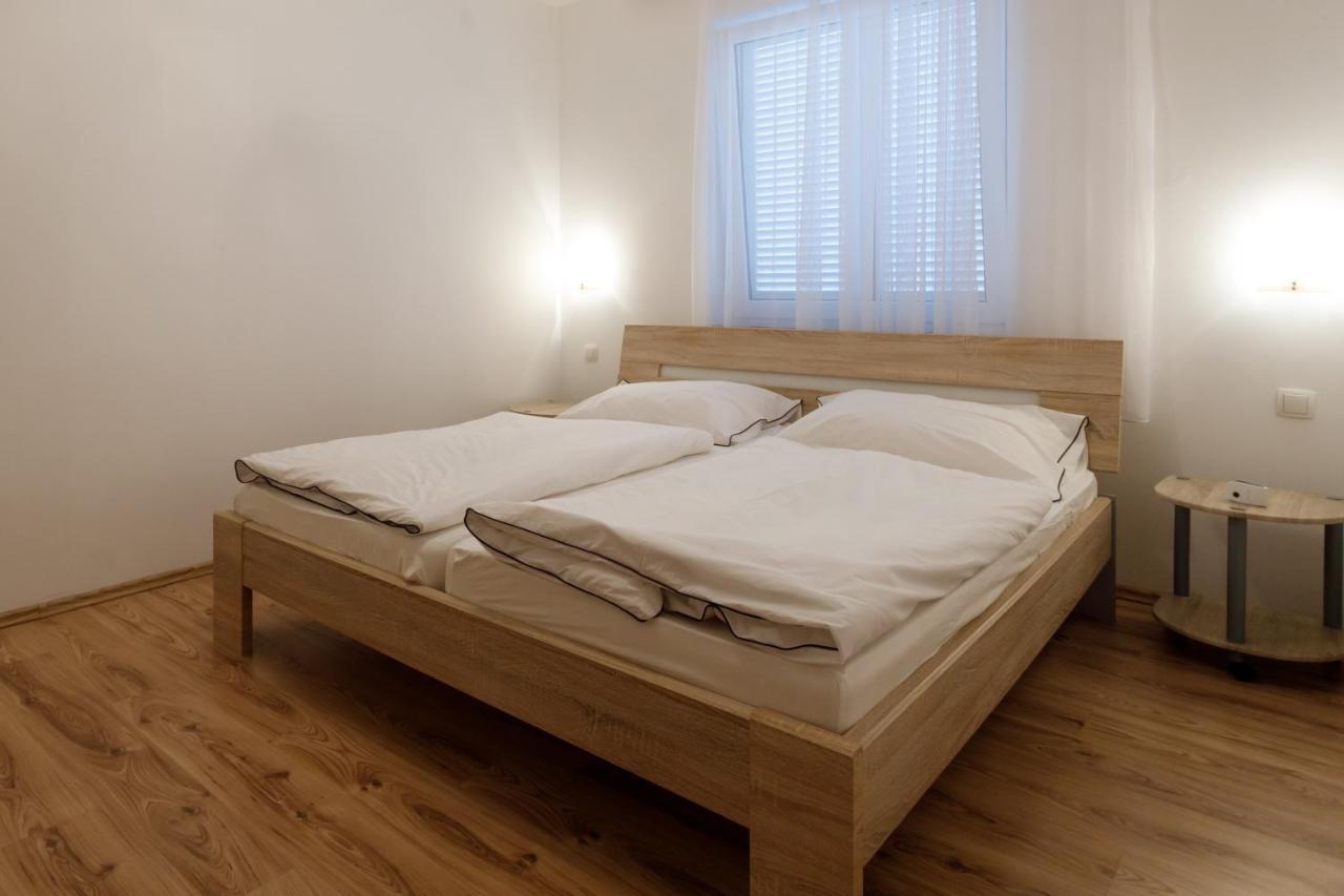 Apartments Lacic Đảo Krk Ngoại thất bức ảnh