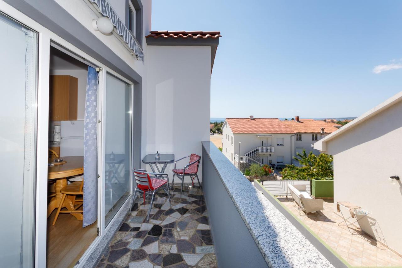Apartments Lacic Đảo Krk Ngoại thất bức ảnh