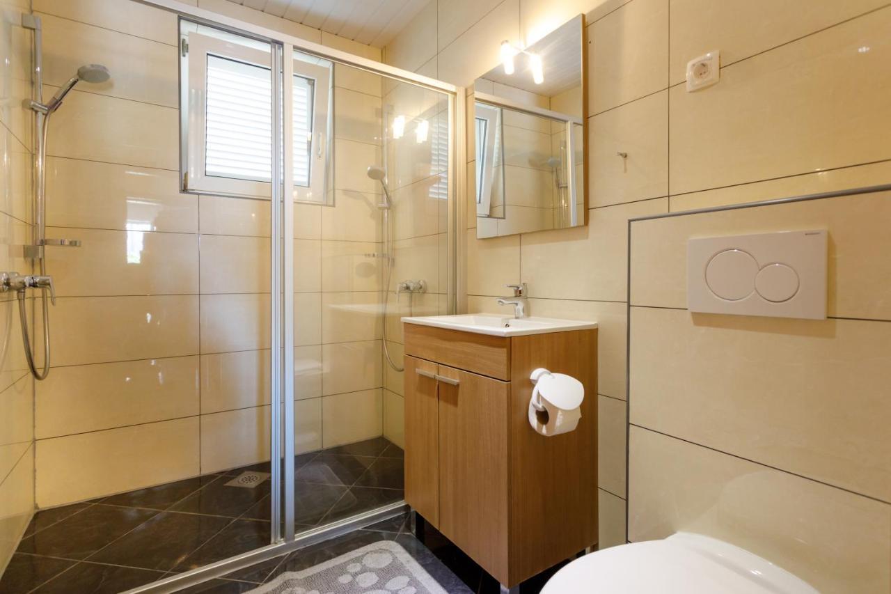 Apartments Lacic Đảo Krk Ngoại thất bức ảnh