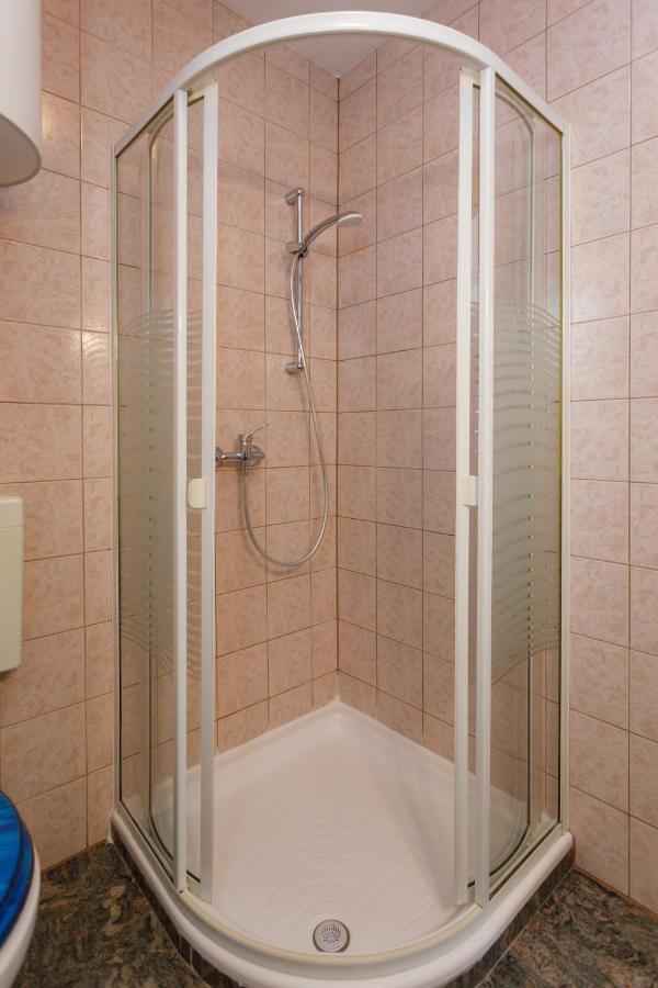 Apartments Lacic Đảo Krk Ngoại thất bức ảnh