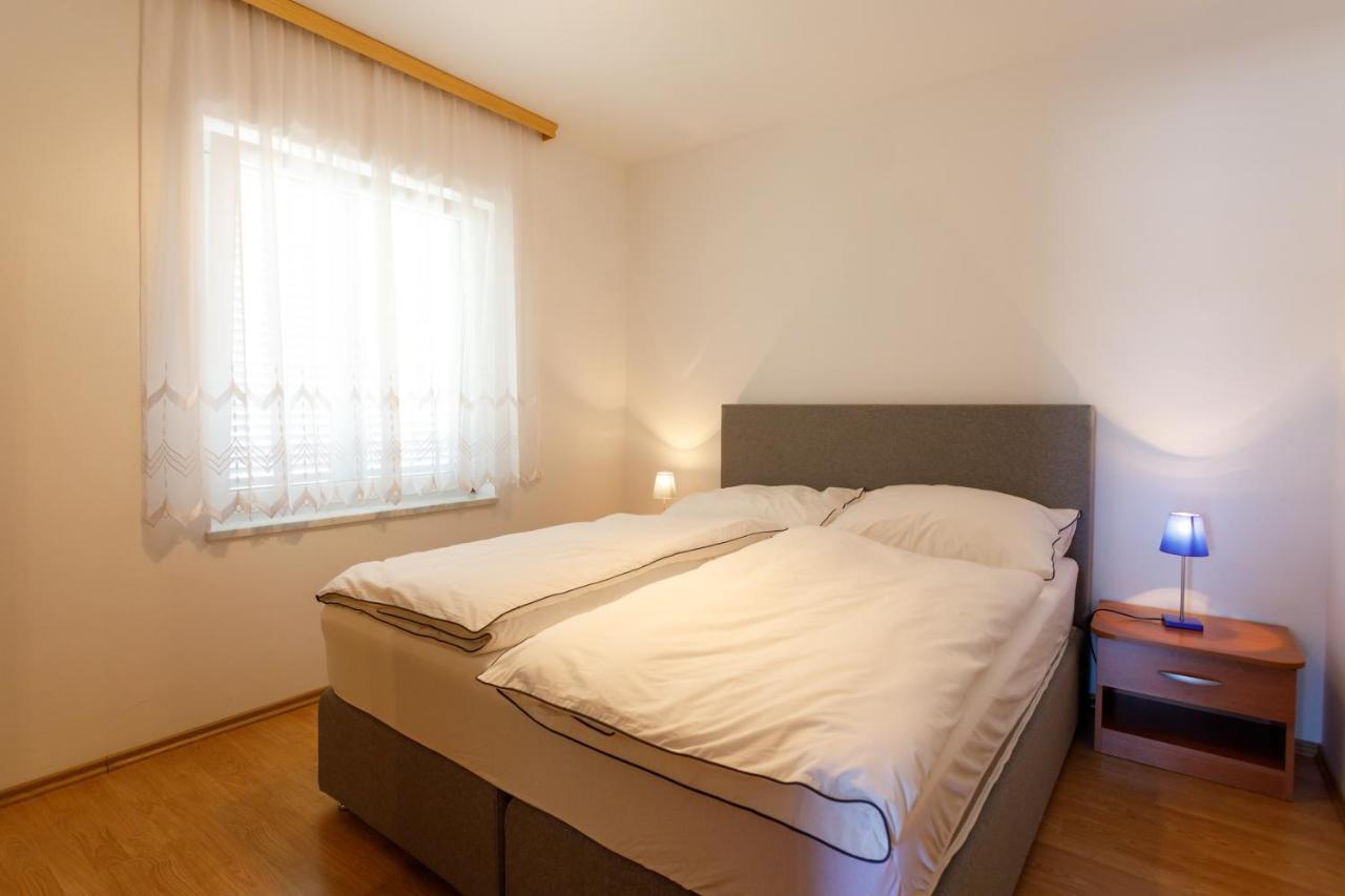 Apartments Lacic Đảo Krk Ngoại thất bức ảnh