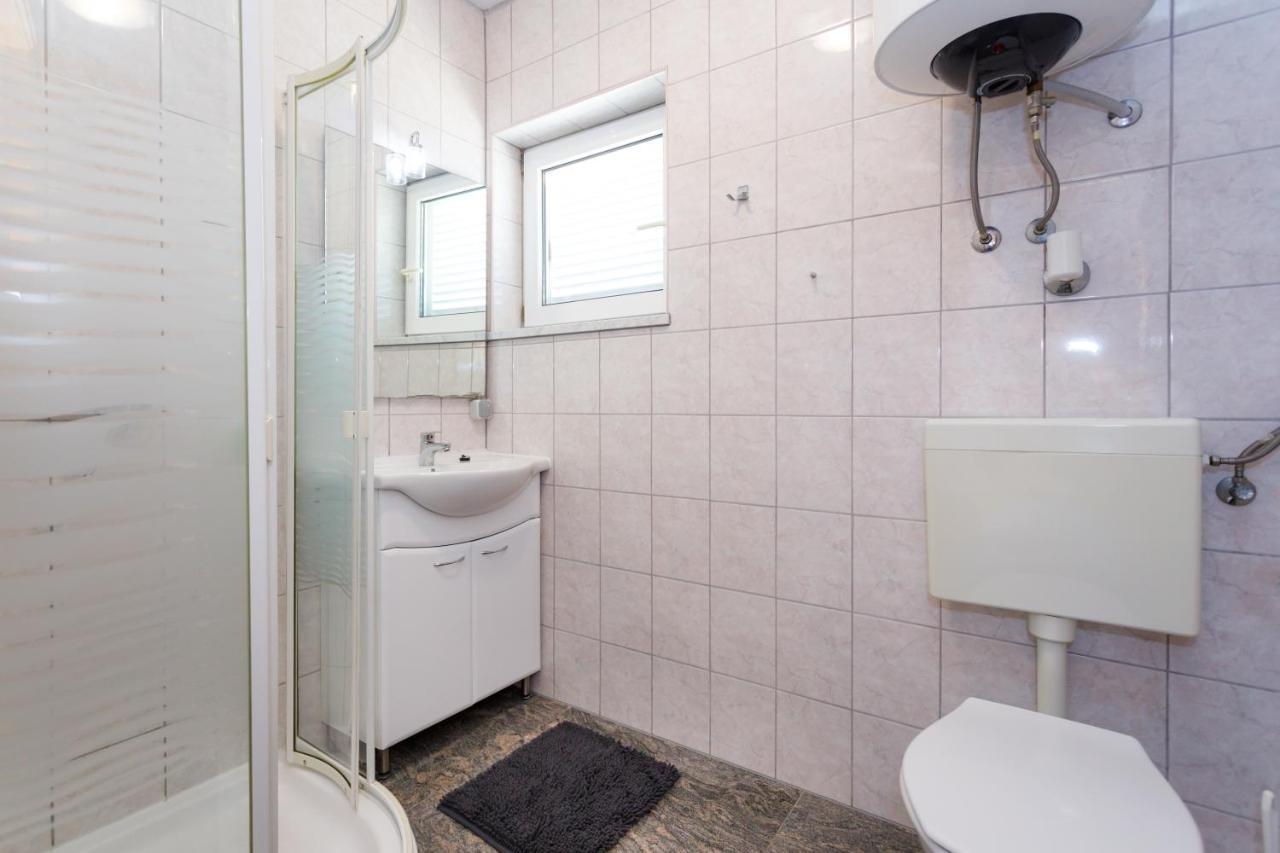 Apartments Lacic Đảo Krk Ngoại thất bức ảnh