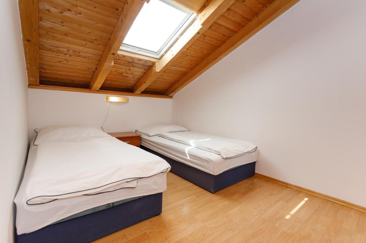 Apartments Lacic Đảo Krk Ngoại thất bức ảnh