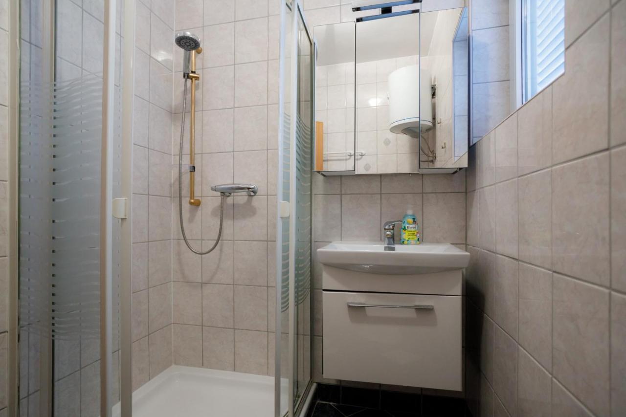 Apartments Lacic Đảo Krk Ngoại thất bức ảnh