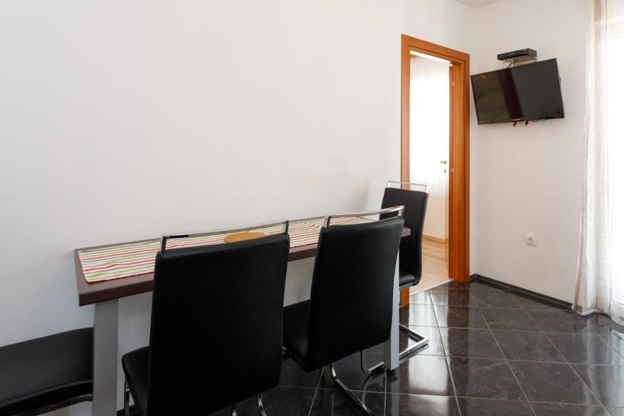 Apartments Lacic Đảo Krk Ngoại thất bức ảnh