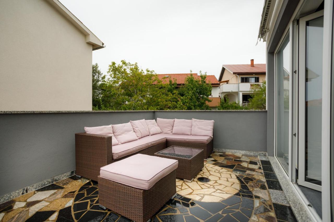 Apartments Lacic Đảo Krk Ngoại thất bức ảnh