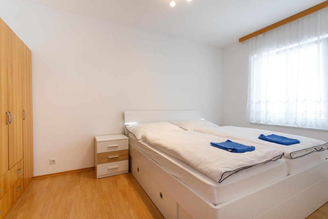 Apartments Lacic Đảo Krk Ngoại thất bức ảnh